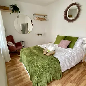 In Aux, Feel At ! 2 Incl Need For 4 Person, 24h Check In, Pkw Parking Only Apartment