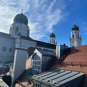 24-7 Hostal